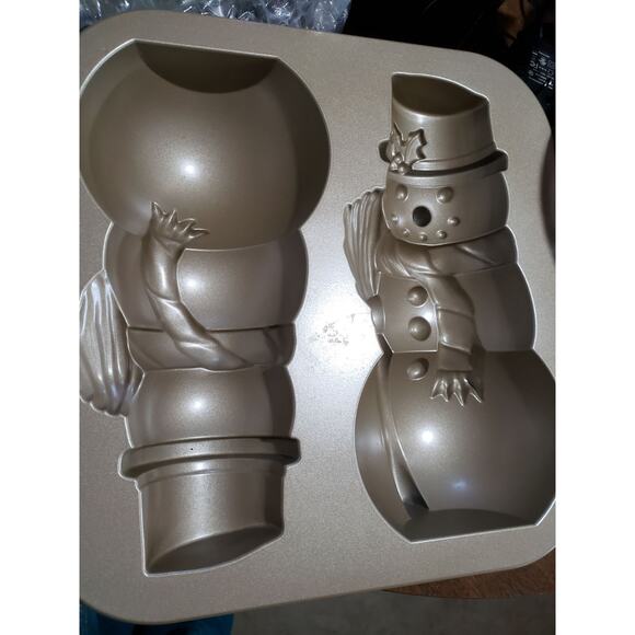 Snowman Nordic Ware Cake Baking Pan - Picture 2 of 2